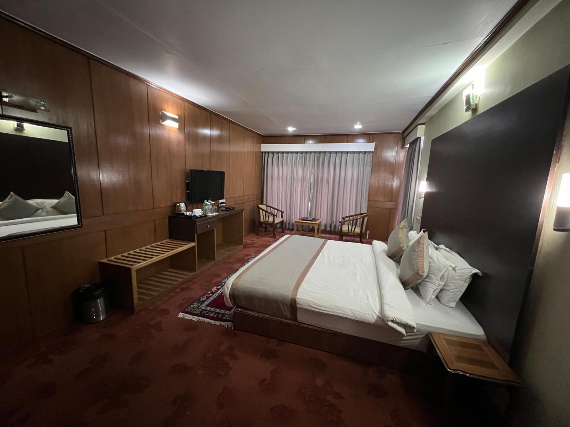 The Pangong Hotel Лех Екстериор снимка