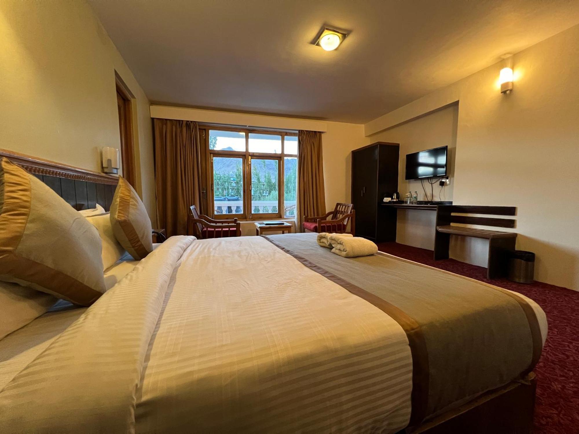 The Pangong Hotel Лех Екстериор снимка
